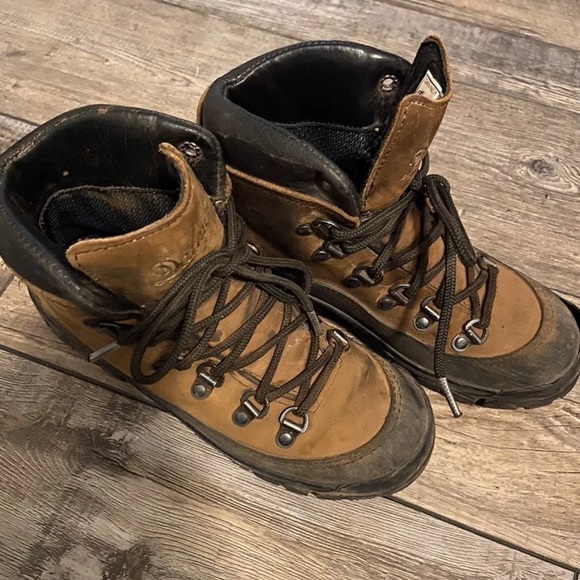 Too small - Picture 1 of 1